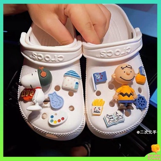 ที่ติดรองเท้า crocs ตัวติดรองเท้าหัวโต ใหม่ Ins Little Red Book Cartoon น่ารัก Snoopy Cave Shoes Shoes Shoes ต่อไปนี้และอุปกรณ์เสริมคู่สมรส