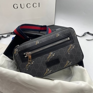 Gucci Original Grade Size24cmคาดเอวเท่ๆเลยค่ะ ขนาดกำลังดีไม่ใหญ่มาก แต่จุสุดๆ หนังแท้เกรดเดียวกับต้นฉบับเลยค่ะเป๊ะทุกอณู