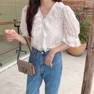 White lace top เสื้อลูกไม้สีขาวลูกไม้ไล่เลเยอร์