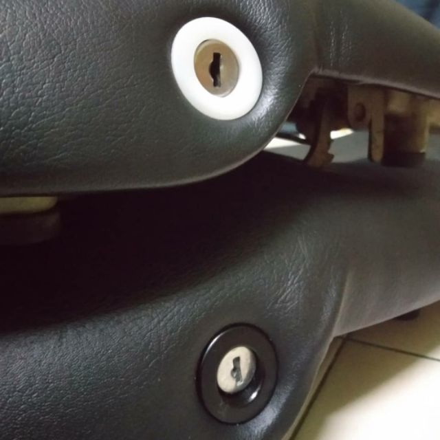 ฝาครอบกุญแจที่นั่ง TZM150/TZR125/TZR250/RD500
