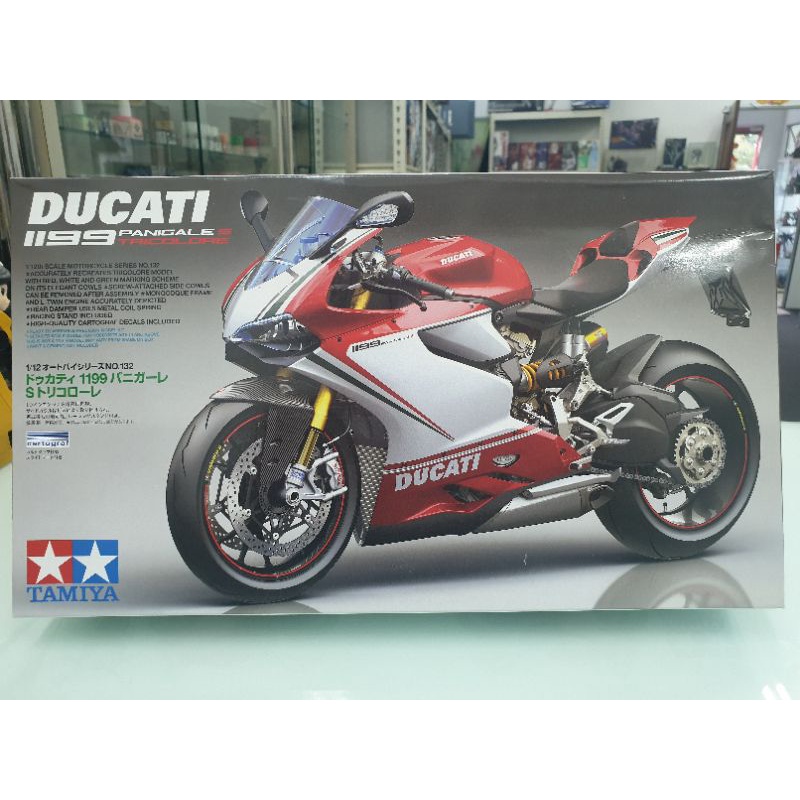 TAMIYA 1/12 DUCATI 1199 PANIGALE S TRICOLOR.