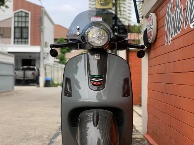 วินชิวหน้า Vespa ทุกรุ่น สีชา หรือ สีดำ thumbnail 4