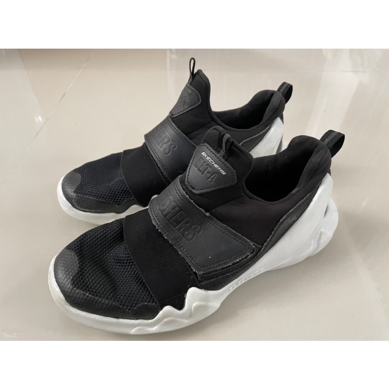 Skechers DLT-A รองเท้าสลิปออนสีดำ ไซส์ 37 ยาว 24 cm
