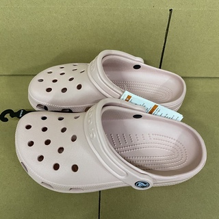 รองเท้าแตะ Crocs แต่งรูกลวง เหมาะกับเดินชายหาด สําหรับผู้หญิง