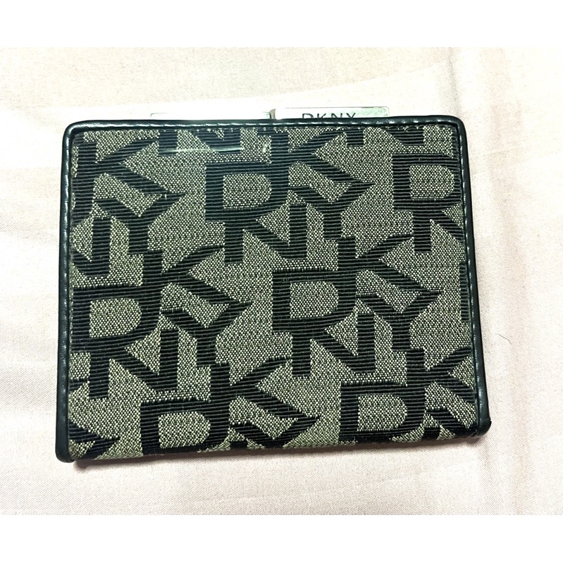 กระเป๋าสตางค์ DKNY สภาพดี