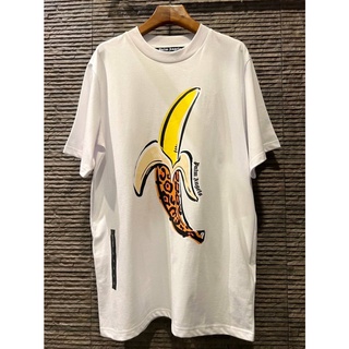 PALM ANGELS BANANA GRAPHIC-PRINT T-SHIRT เสื้อยืดคอกลมแขนสั้น แบรนด์ปาล์มแองเจิล ปริ้นท์รูปกล้วยปอกเปลือก ตัวหนังสือ