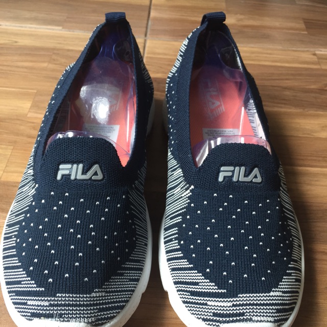 รองเท้า FILA แท้ 🔥🔥แท้ 100% 💥💥ไซด์ 7.5 us 6 uk 26 cm