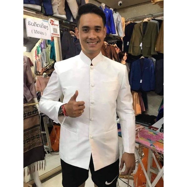 เสื้อสีขาวคอพระราชทาน มีขาวงาช้างขาวโอโม่แบบยกลายดอกและแบบเรียบสนใจถามได้ค่ะ