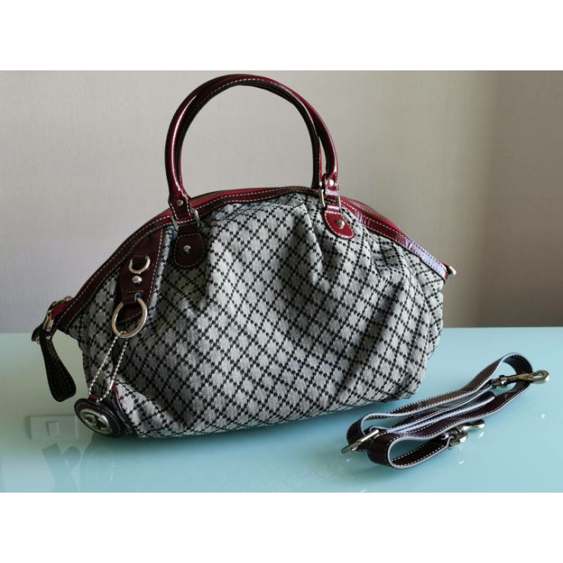 กระเป๋าสะพาย Gucci แท้มือ2 สภาพดี