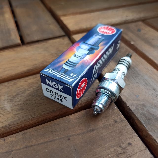 หัวเทียน NGK Iridium - CR7HIX (พินสั้น)