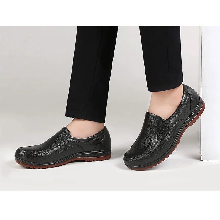 รองเท้าผู้ชาย รองเท้าบุรุษ size39-44（สีดำ）รุ่น CDM8183