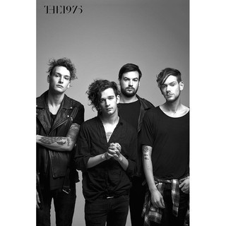 โปสเตอร์ The 1975 เดอะ ไนน์ทีนเซเวนตีไฟฟ์ วง ดนตรี  โปสเตอร์ ติดผนัง สวยๆ poster 34.5 x 23.5 นิ้ว (88 x 60 ซม.โดยประมาณ)