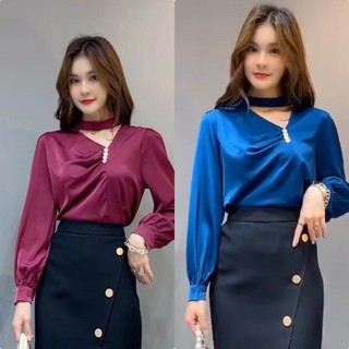เสื้อแขนยาว ผ้าซาติน คอวี คาดเป็นปลอกคอ เก๋ๆด้วยจีบตรง หน้าอกพร้อมกระดุม อก40"ยาว 24"มี 6 สี