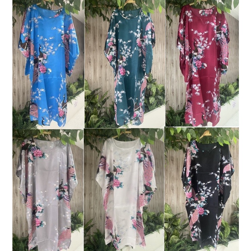 ชุดนอนผ้าซาติน ขนาดฟรีไซส์ ลายดอกไม้-นกยูง(พร้อมส่ง)