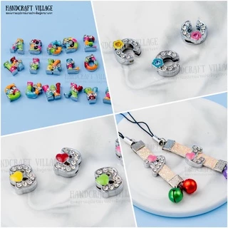 จี้โลหะตัวอักษรแบบรูร้อยเชือกเส้นแบน (แบบที่1) ราคาต่อ1ชิ้น CHARM ชาร์มสำหรับใส่กำไล สร้อยข้อมือ จี้ตัวอักษร ลูกปัดอักษร