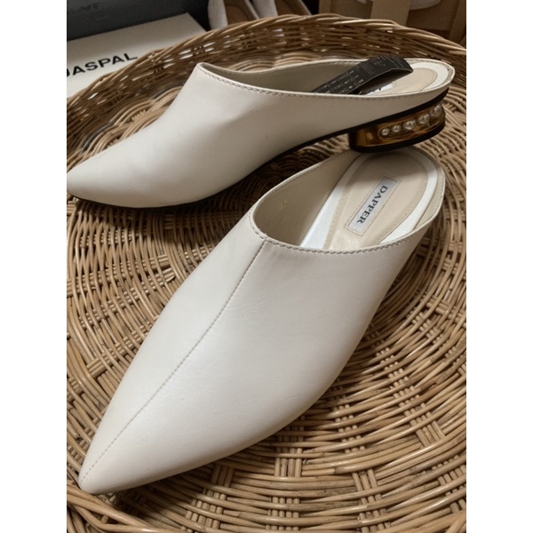 Sale !! DEPPER รองเท้าผู้หญิงแบรนด์เนมสีขาว สวยหรู  ราคาป้าย 1,9xx บ. ฟรีค่าส่ง