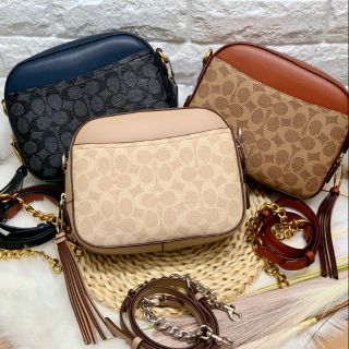 กระเป๋าสะพาย COACH SIGNATURE CROSSBODY BOX BAG