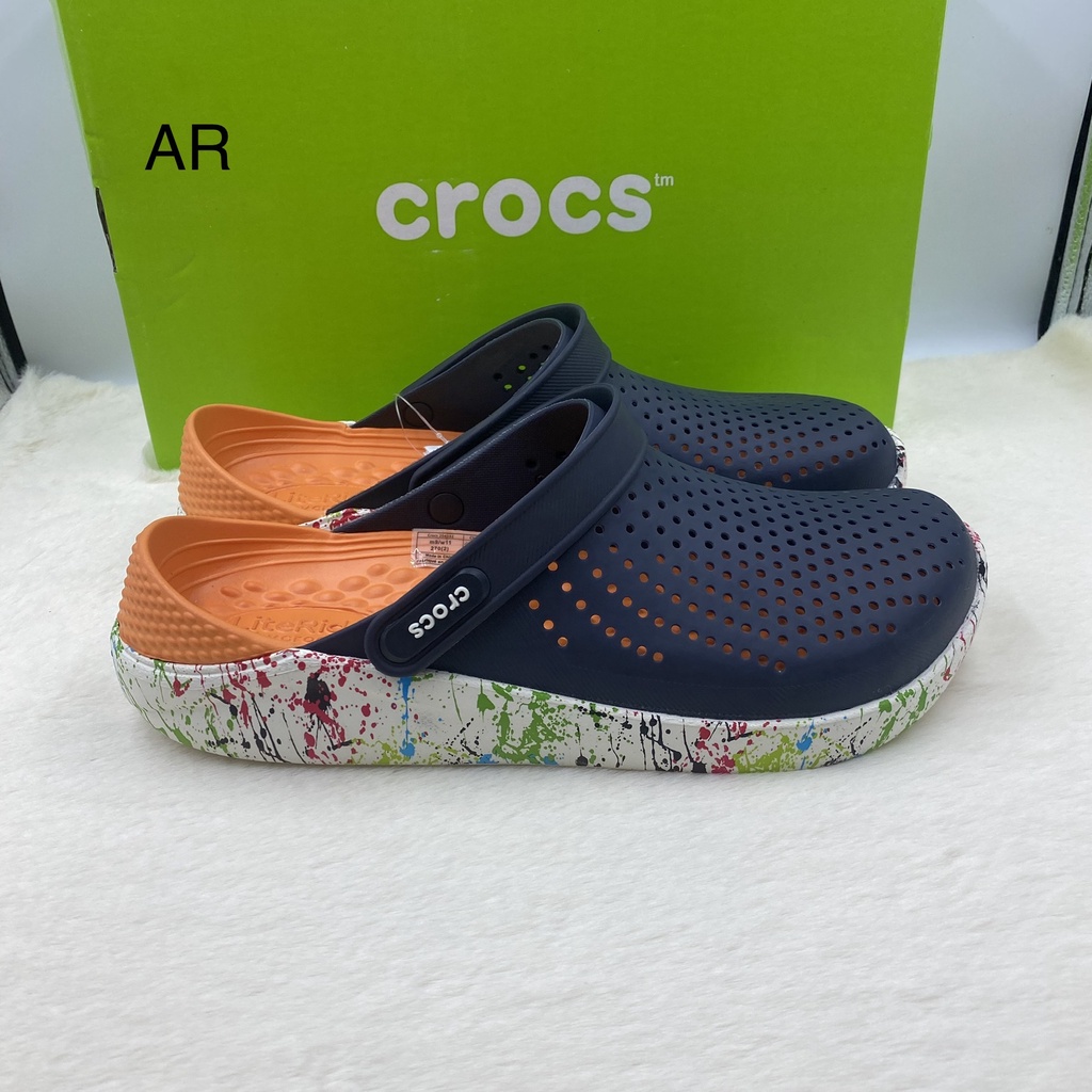 รองเท้าcrocsของผู้ชาย ลายมาใหม่ งานสวย ราคาไม่แพง เบานุ่มใส่สบาย งานสวยทุกสี