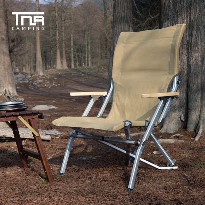 เก้าอี้พับ Low Chair ยี่ห้อ TNR Camping โครงสร้างอลูมิเนียมเคลือบอย่างดี ผ้าแคนวาส พร้อมกระเป๋าจัดเก็บ
