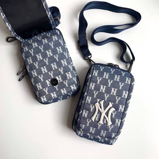 กระเป๋าใส่มือถือ กระเป๋าสะพาย MLB JACQUARD MONOGRAM NECK POUCH NEW YORK YANKEES