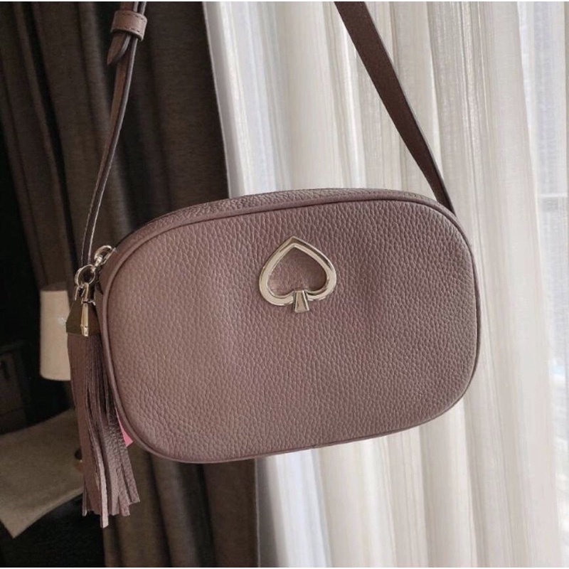 กระเป๋าKate Spade ♠️ ❤️♠️ทรงกล่องสีduskcitysc WKRU6817 Kate Spade Kourtney สินค้ามือ2 แท้💯%♠️❤️♠️