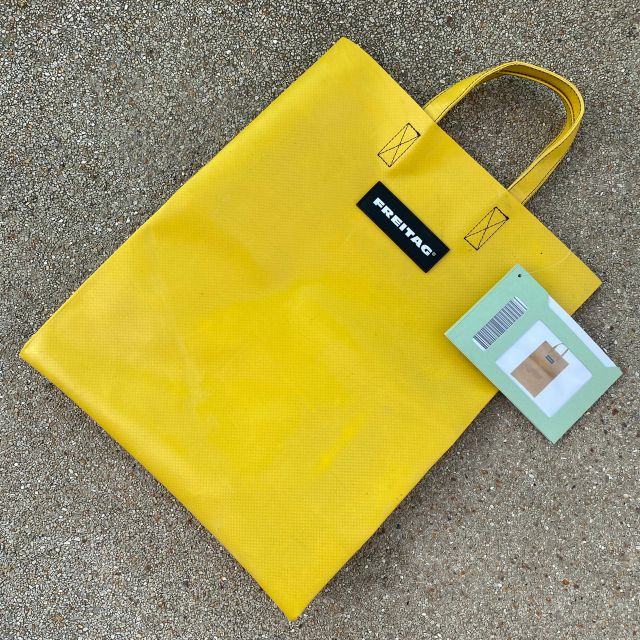 กระเป๋า​ Freitag​ Shopping bag
รุ่น​ : F52 Miami Vice ผ้าใบสีเหลือง มือ 1 แท็คห้อย