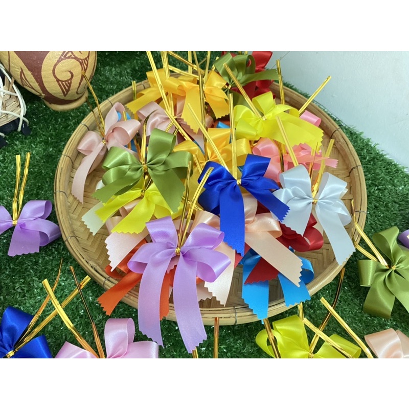โบว์ริบบิ้นผ้าต่วน 22มม.2แฉกมีขาลวดไว้มัด ราคาต่อ 1 ชิ้น - รูปที่ 2