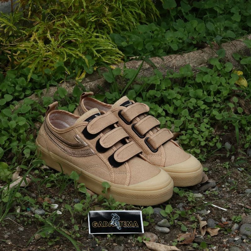 รองเท้า Jhonson Galaxy x สีเบจ