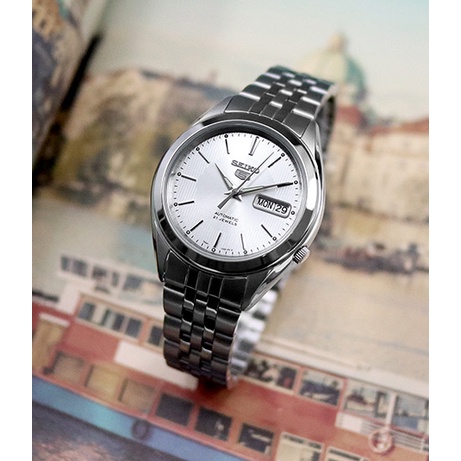 นาฬิกา SEIKO 5 Automatic รุ่น SNKL15K1 นาฬิกาข้อมือผู้ชาย สีเงิน หน้าปัดสีขาว สายสแตนเลส - ของแท้ 100% รับประกันสินค้า 1 ปี