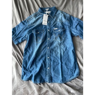 Wrangler size S M WI51R102 สีน้ำเงิน ยีนส์ แขนสั้น ผช มือ1