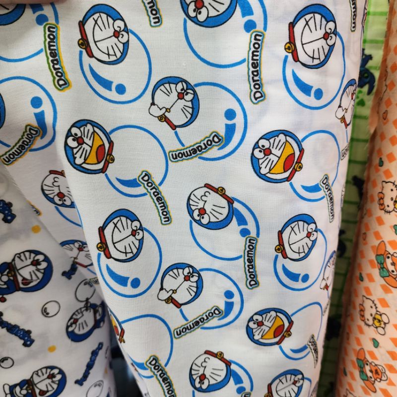 ผ้าลายการ์ตูน​ โดเรม่อน ผ้าคอตตอลผสม ทีซีการ์ตูน 013 ผ้าเมตร คอตตอน ถ่ายพร็อพ ฉาก ปูโต๊ะ หน้ากว้าง 110-115cm - รูปที่ 4