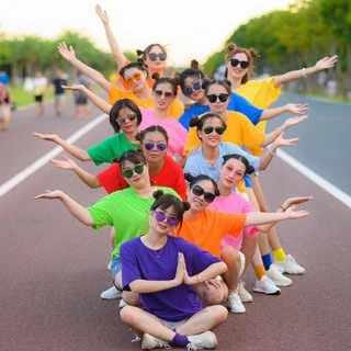 เสื้อยืดสะท้อนแสง เหมาะสำหรับสายปาร์ตี้ มีจัดเซ็ตถุงเท้าด้วยค่ะ!!!!