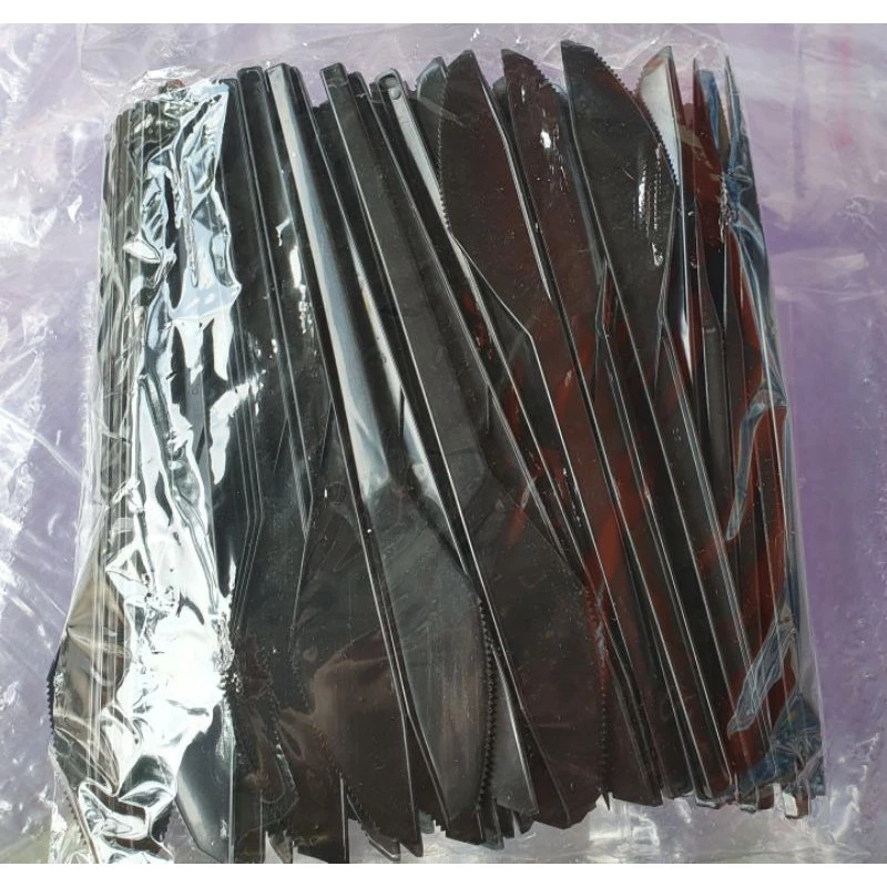 มีดพลาสติก สีดำ มีดใช้หั่นสเต๊ก หั่นขนม กั่นเบอเกอรี่ ห่อละ100 ชิ้น