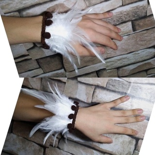 กำไลข้อมือแต่งขนสไตล์โบฮีเมียนโทนสีขาว