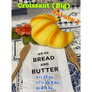 ขนมปังปลอม ครัวซองปลอม ชิ้นใหญ่(ซื้อ1แถม1)ราคาดังกล่าว ไม่รวมถาดไม้นะคะ
