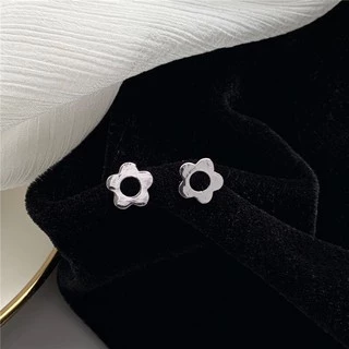 earika.earrings - silvery daisy collection รวมเครื่องประดับก้านเงินแท้ชุบทองคำขาวลายเดซี่ผิวแพ้ง่ายใส่ได้