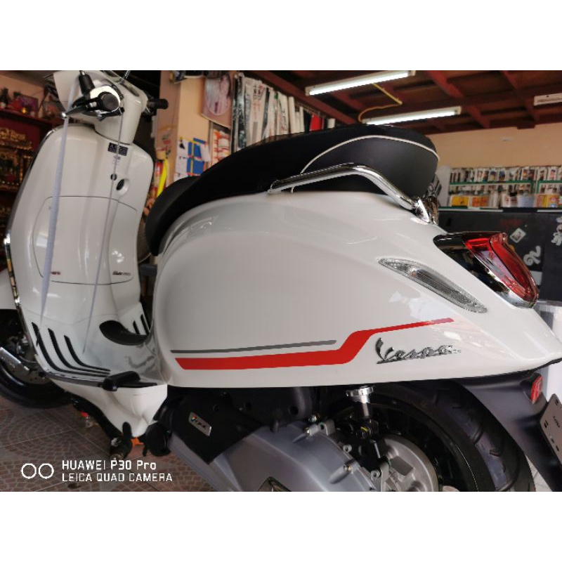 สติกเกอร์Vespa ลายศูนย์คู่ตัว
