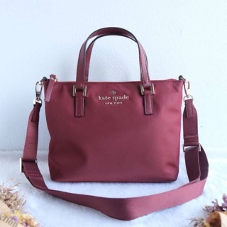 Kate spade watson lane lucie crossbody ใบนี้น้ำหนักเบา สะพายสวย ขนาดกำลังน่ารักเลยครับ