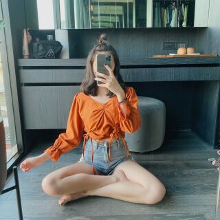 💗New in
ลินินรูดคู่ เสื้อแขนยาวคอวีแต่งรูดคู่ตรงชายเสื้อ