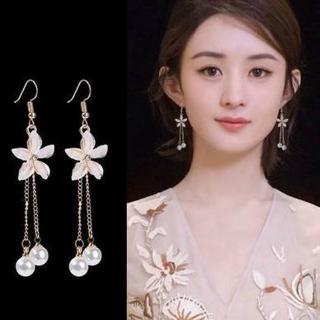 อารมณ์บุคลิกภาพสุทธิสีแดงต่างหูมุกยาวคริสตัลดอกไม้ที่เรียบง่ายและหลากหลายจี้ต่างหูที่มีใบหน้าบาง