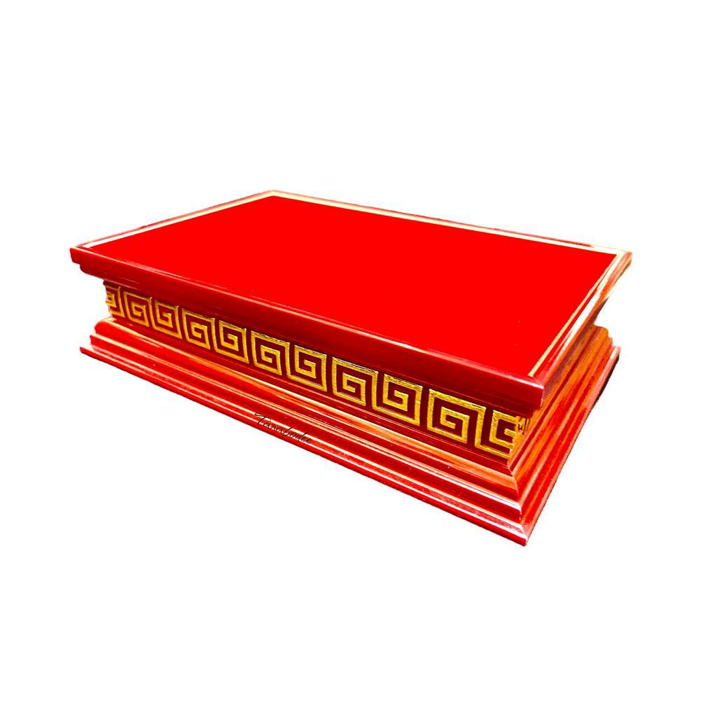 ฐานวางพระ ฐานรองพระ ฐานพระลายจีนสีแดง พื้นกำมะหยี่สีแดง ขนาด 8x5 นิ้ว สูง 2 นิ้ว