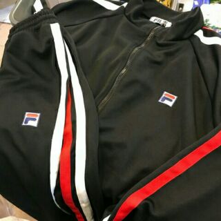 Fila ชุดเสื้อวอร์ม+กางเกง
งานปัก เนื้อผ้าดีนิ่ม