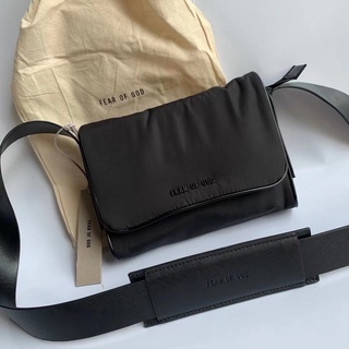 กระเป๋าสะพายข้าง FEAR OF GOD CROSSBODY BAG งานสวย สไตล์เรียบๆ ใช้ได้ตลอดกาล ขนาด9x7นิ้ว ราคา 1550-.