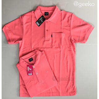 polo shirt คอปกสีโอรสกลาง แขนสั้น สีพื้นแบบชาย เป็นทรงตรงมาตรฐาน มีกระเป๋าที่หน้าอก Men Polo Shirts