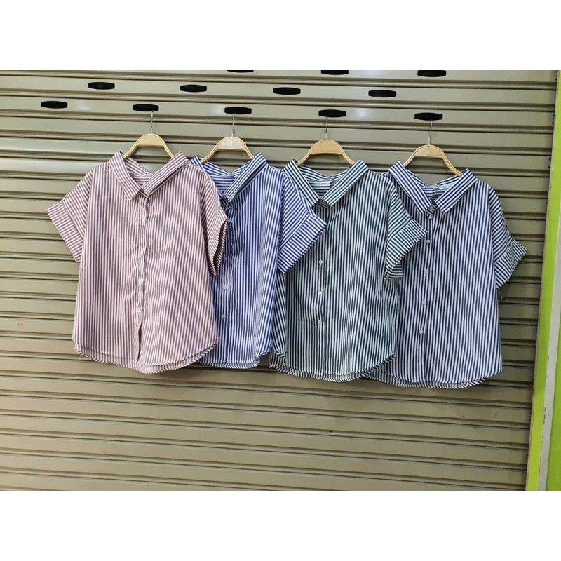 1อต2703 เสื้อลายริ้ว แขนเบิ้ล ทรงคอปก มีกระดุมหน้าถอดได้ แต่งกระดุมหลัง 2 เม็ด งานสวย ขายดี ราคาถูก ติดไปได้เลยค่ะ