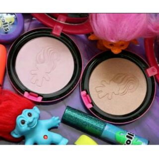 M.A.C Good Luck Trolls Beauty Powder ขนาด 10g.