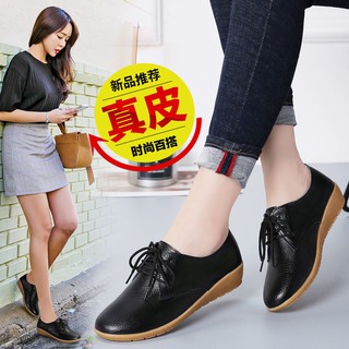 [หนังวัวแท้] รองเท้าสีขาวแบนสไตล์เกาหลีพร้อมหัวกลมป้องกันการลื่นไถลผู้สูงอายุ รองเท้าแม่รองเท้าคู่เดียวของผู้หญิง