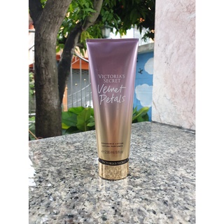 โล๊ะ ผลิตปี 2020 Victorias Secret Velvet Petals Fragrance Lotion โลชั่นบำรุงผิววิคตอเรียส์ซีเคร็ท