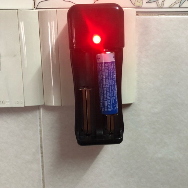 เครื่องชาร์จถ่าน  รางชาร์จ ใช้สำหรับถ่าน18650,CR123A,16340,14500,20700,21700,18500,26650 ตัดไฟอัตโนมัติ