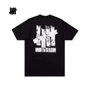 แฟชั่น Undefeated ใหม่ เสื้อยืดแขนสั้น พิมพ์ลายแบรนด์อินเทรนด์ สําหรับผู้ชาย และผู้หญิง